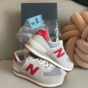 NIBWT - New Balance 574’s sz 8.5 From J. Crew. Never worn. ❤️👟 J. Crew buy